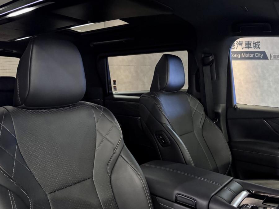 VELLFIRE Z PREMIER HEV - Image 12